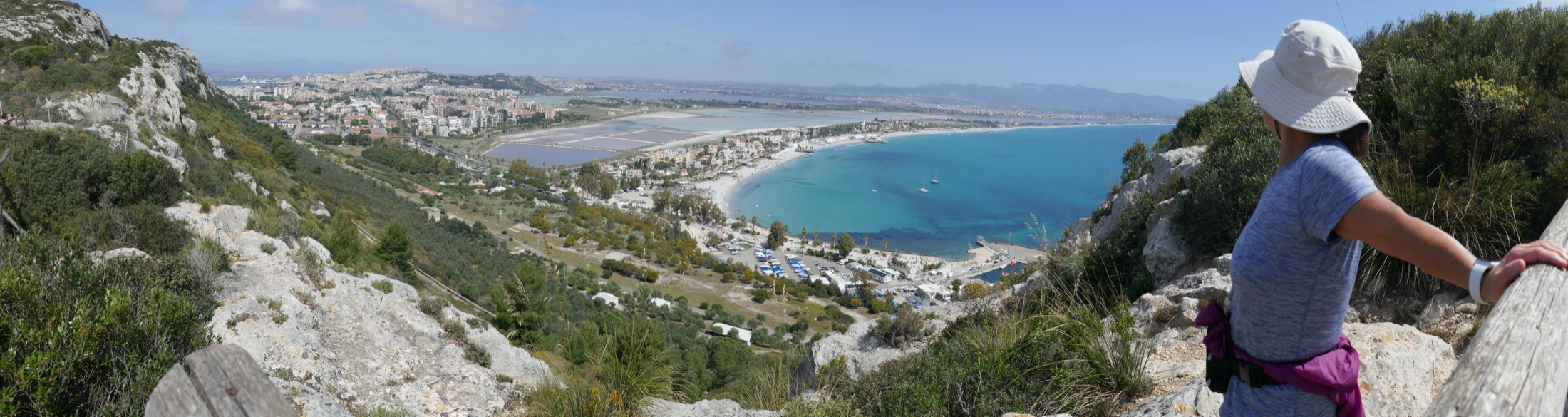 Panoramica del Poetto dalla Sella del Diavolo